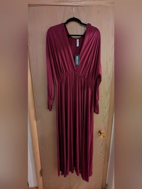 NWT 24Seven Long Sleeve V-Neck Maxi Dress in Burgundy